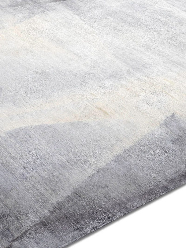 Ковер ручной работы серебристого цвета