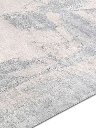 Ковер серо-бежевого цвета ручной работы