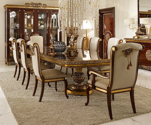 Классическое кресло с подлокотниками