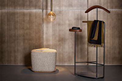 Вешалки и стойки для одежды