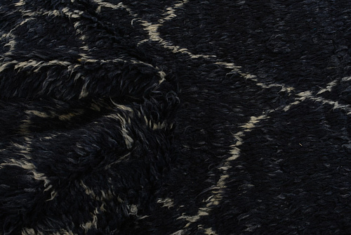 Черно-белый ковер с высоким ворсом Berber