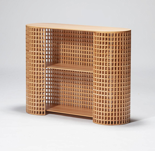 Шкаф с текстурированной деревянной поверхностью