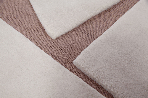 Ковер цвета ржавчины нестандартной формы