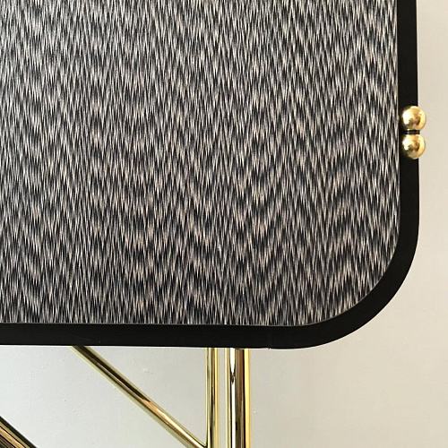 Современный деревянный шкаф