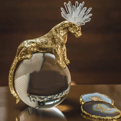 Статуэтки и фигуры